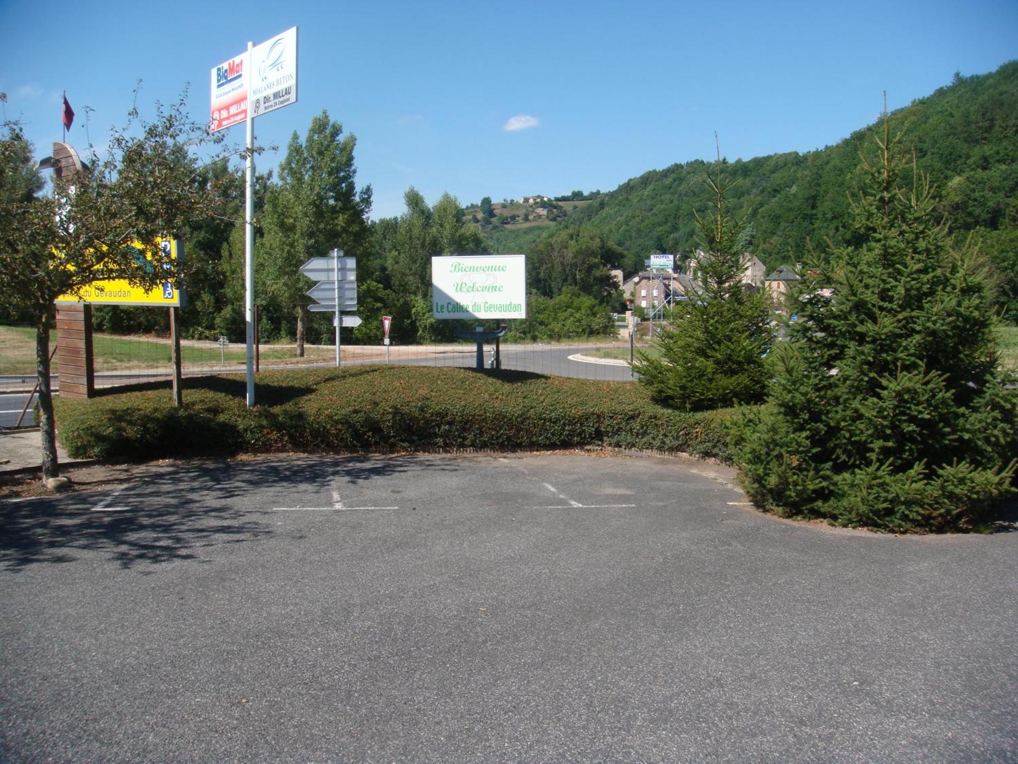 Hotel-Restaurant Le Calice Du Gevaudan - A75 Banassac Luaran gambar