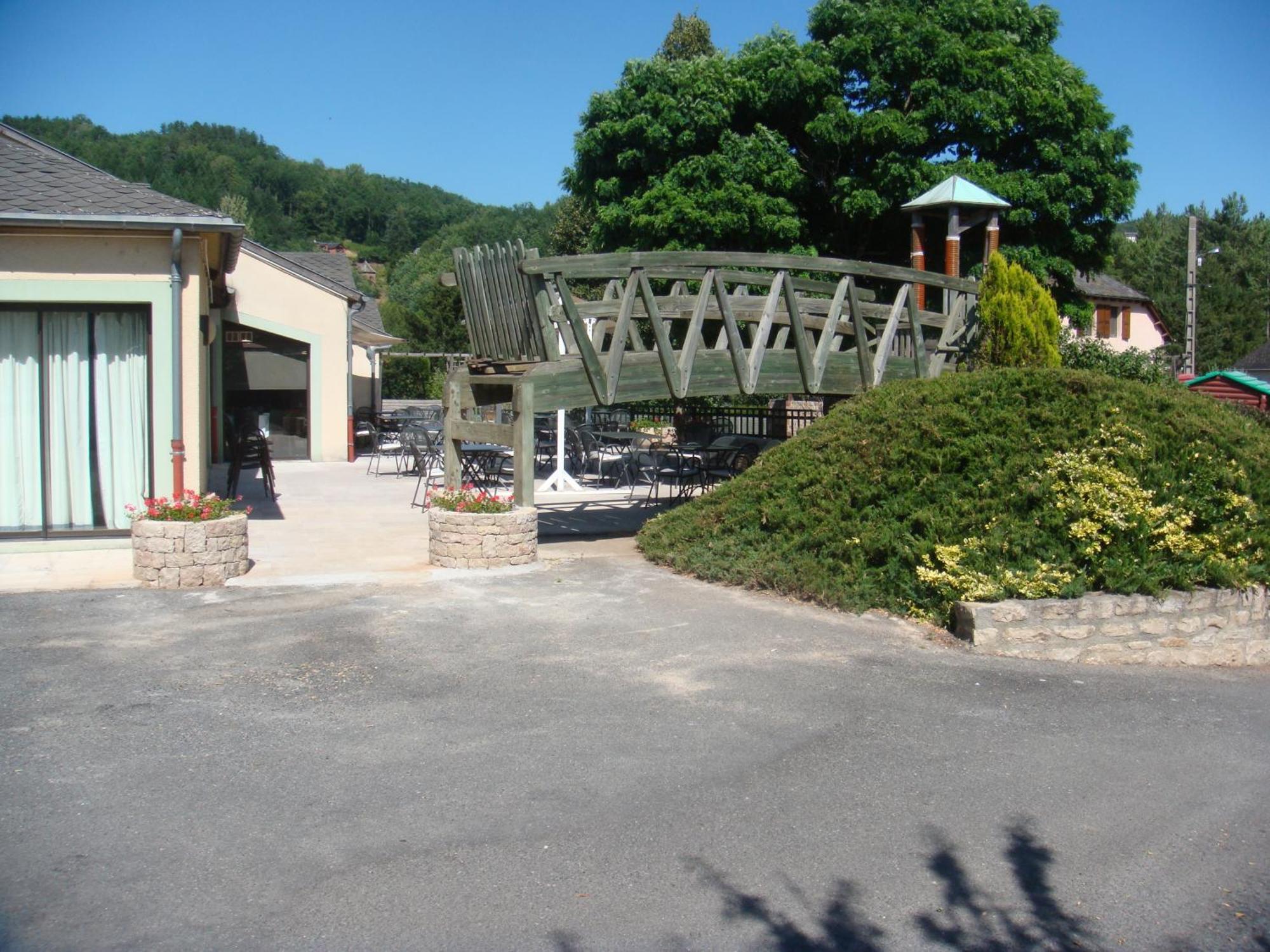 Hotel-Restaurant Le Calice Du Gevaudan - A75 Banassac Luaran gambar