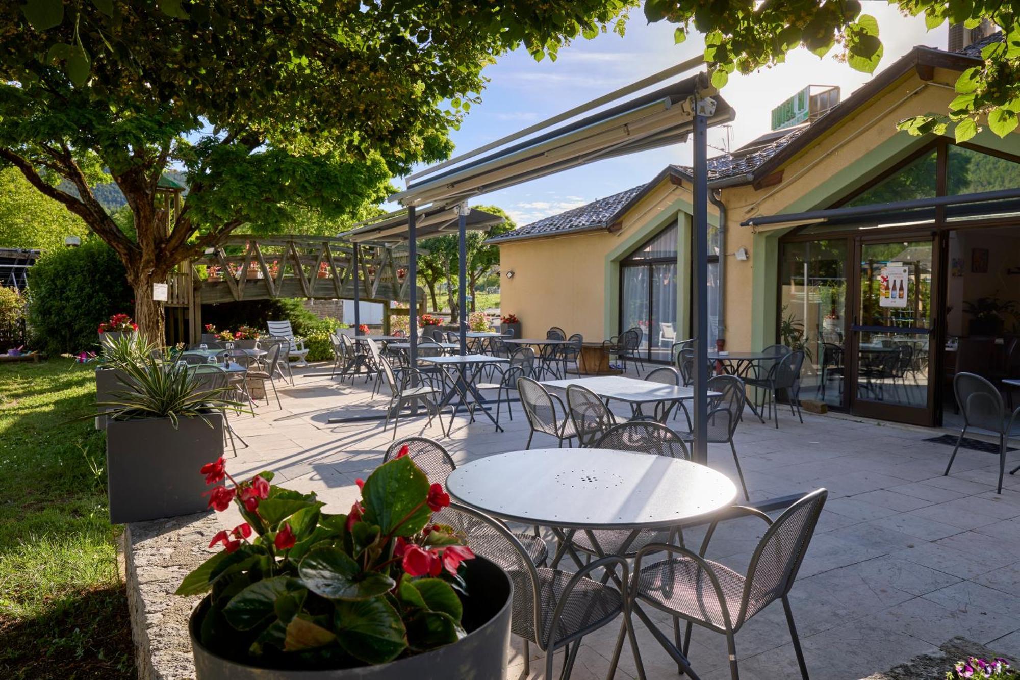 Hotel-Restaurant Le Calice Du Gevaudan - A75 Banassac Luaran gambar