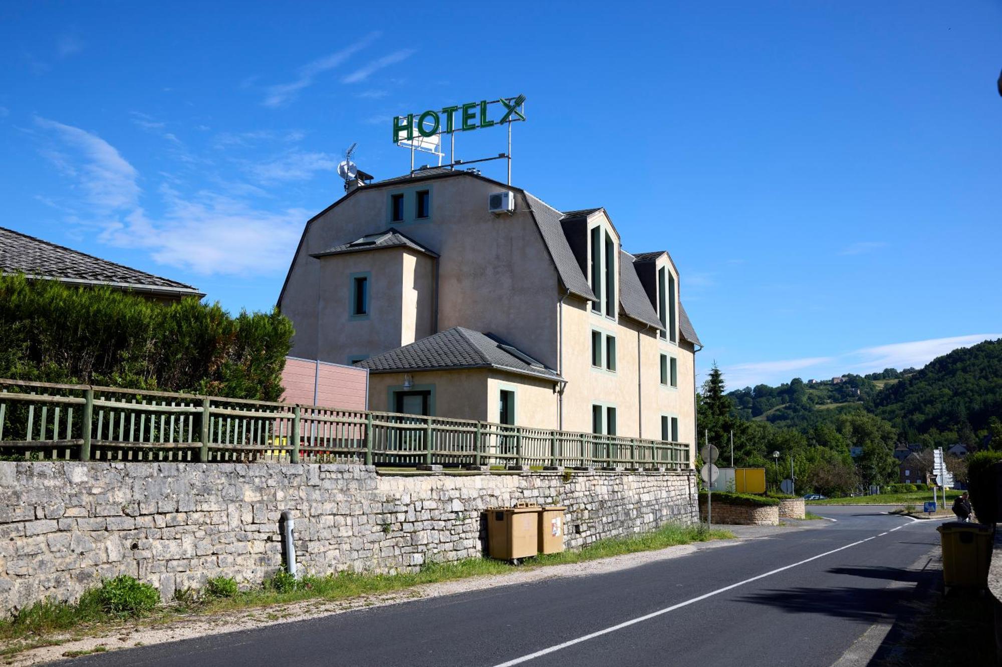 Hotel-Restaurant Le Calice Du Gevaudan - A75 Banassac Luaran gambar