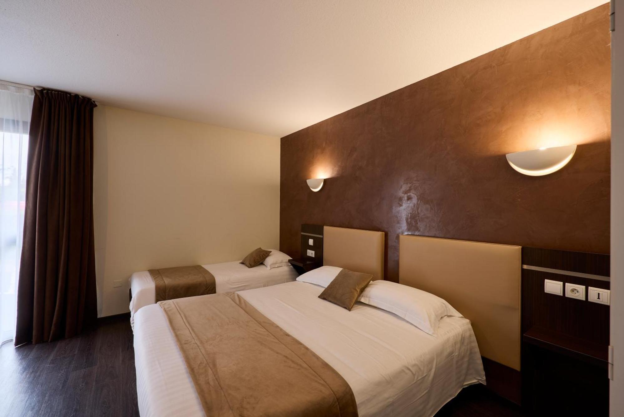 Hotel-Restaurant Le Calice Du Gevaudan - A75 Banassac Luaran gambar